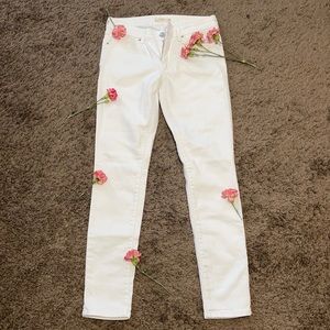 Used like NEW Levi's white jeans Size 29